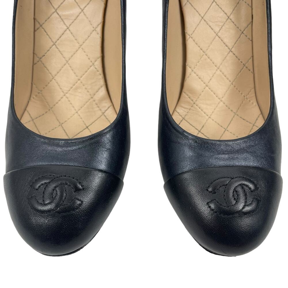 Chanel Cap Toe Leather Pumps CC Interlocking Logo Black Navy Size 39.5 - Picture 7 of 14